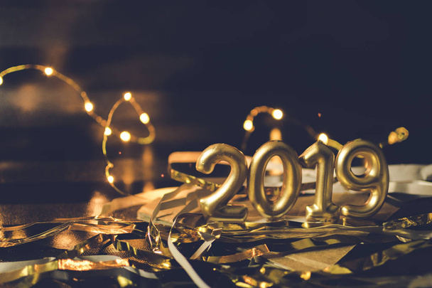 Concept 2019. Photograph of 2019 golden numbers, with grapes and decorations for the end of the year celebration. - Foto, imagen