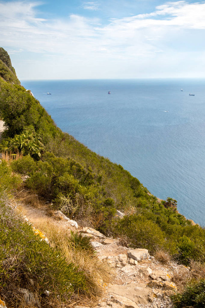 Стежка на рок Гібралтар. Гібралтар є британської заморської території розташований на південному краю острова Іспанії - Фото, зображення