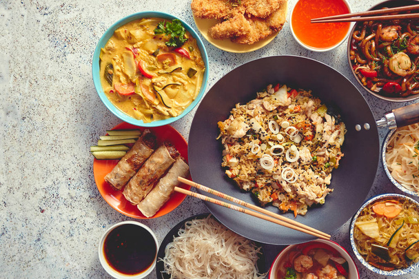 Κινέζικο σετ φαγητού. Ασιατικό στυλ σύνθεση έννοια των τροφίμων. - Φωτογραφία, εικόνα