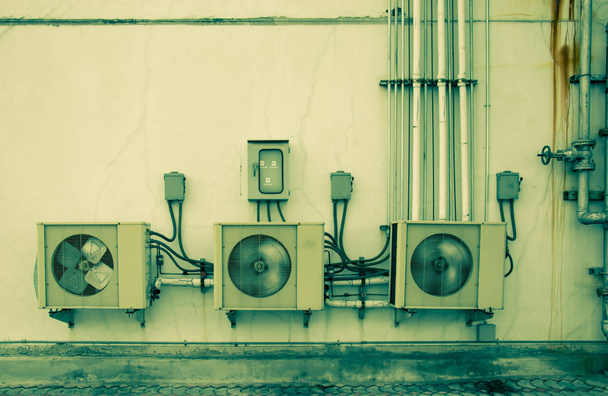 Ilmastointilaitteet lauhdutin yksiköt, vintage väri tyyli
 - Valokuva, kuva