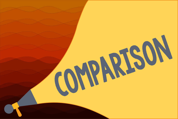 Textzeichen mit Vergleich. konzeptionelle Foto-Schätzung Ähnlichkeiten Unterschiede zwischen zwei Dingen zeigen - Foto, Bild