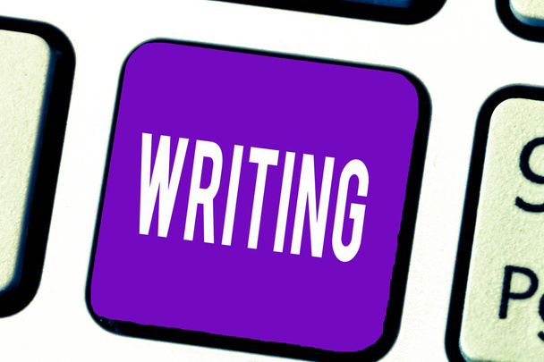 Schreibnotiz, die Schrift zeigt. Geschäftsfoto, das die Aktion zeigt, etwas zu schreiben, das wichtige Notizen macht - Foto, Bild