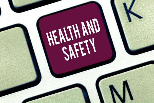 Word pisanie tekstu zdrowia i bezpieczeństwa. Koncepcja biznesowa na podjęcie odpowiednich kroków, aby chronić się przed niebezpieczeństwem - Zdjęcie, obraz
