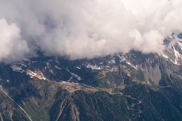 Hermoso panorama del glorioso Mont Blanc Blanc, la montaña más alta de los Alpes y la más alta de Europa desde Chamonix, Alta Saboya, Francia
 - Foto, Imagen