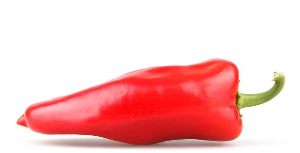 красный перец изолирован на белом фоне - Фото, изображение