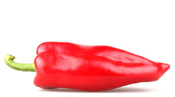 κόκκινη πιπεριά απομονωμένη σε λευκό φόντο - Φωτογραφία, εικόνα