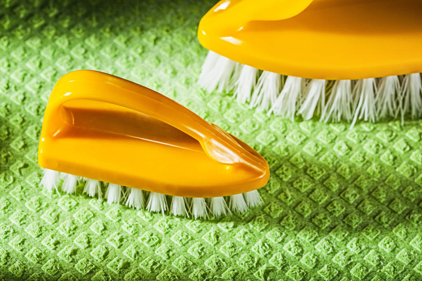 Set of new plastic brushes on green dishcloth. - Фото, изображение