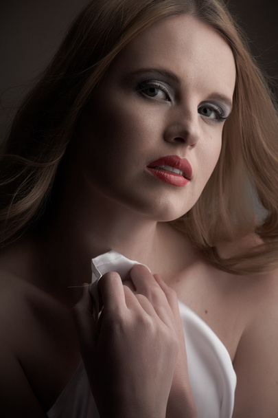 Seksikäs alaston nuori valkoihoinen aikuinen nainen
 - Valokuva, kuva