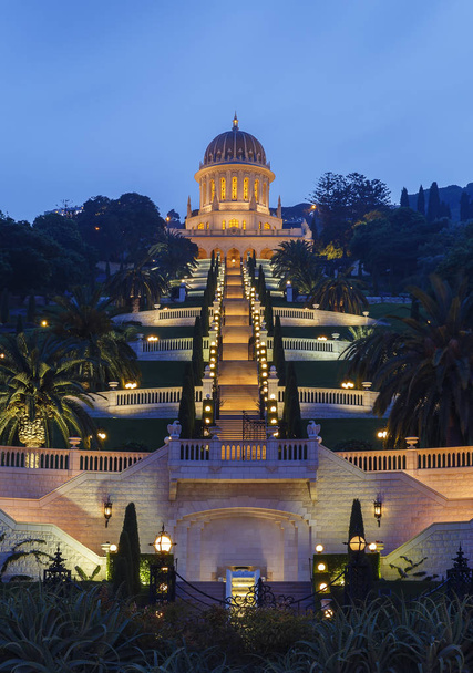 Bahai Gardens ja Bahain temppelin kultainen kupoli Haifassa
 - Valokuva, kuva