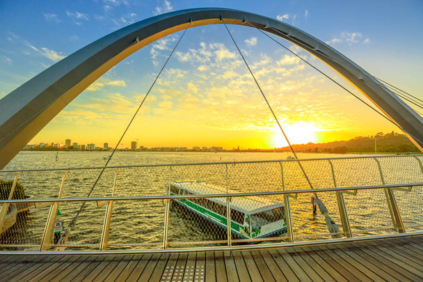 Ferry turístico Perth
 - Foto, Imagem
