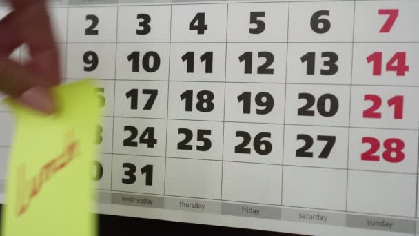 De inscriptie lunch, de kalender en de sticker. - Video