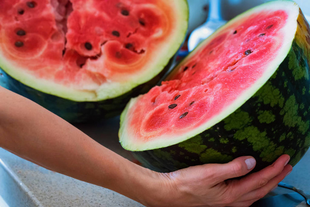 Ripe juicy watermelon cut in halves close - Zdjęcie, obraz