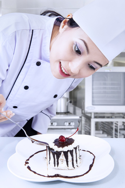 Chef preparing dessert - Foto, Imagen