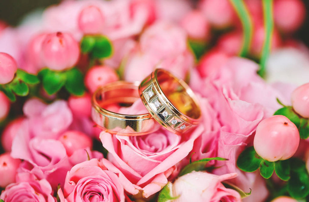 Golden Wedding Rings close-up. - Foto, Imagem