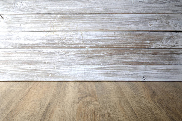 piso de madeira ou mesa de madeira com parede de madeira é o fundo. exposição de textura de madeira para colocar o produto no topo
. - Foto, Imagem