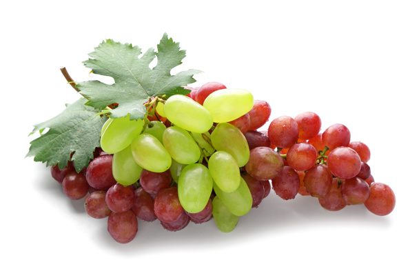 Свежий виноград на белом фоне - Фото, изображение