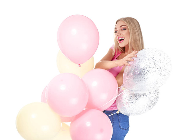 schöne junge Frau mit Luftballons auf weißem Hintergrund - Foto, Bild