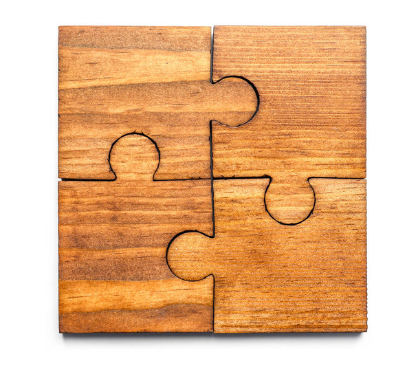 Pedaços de quebra-cabeça de madeira no fundo branco
 - Foto, Imagem