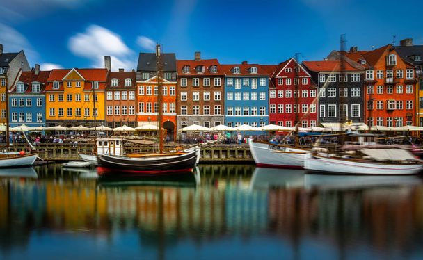 Pocztówka od Kopenhagi. 28'' le w tym obszarze kanał beautifull Kopenhaga. - Zdjęcie, obraz