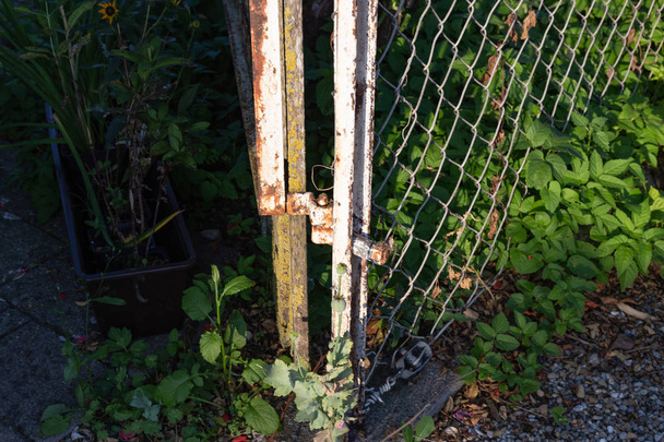 recinzione del giardino del cottage vintage in campagna bavaria
 - Foto, immagini