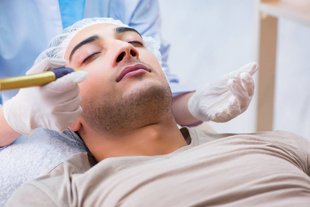 Man visiting dermatologyst for laser scar removal   - Photo, Image