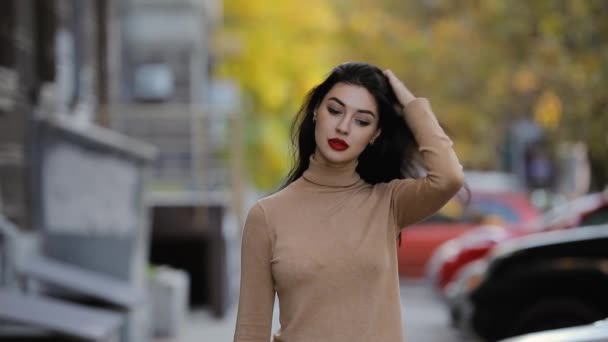 Sexy woman with red lips walking and wearing hat, autumn day - Кадри, відео