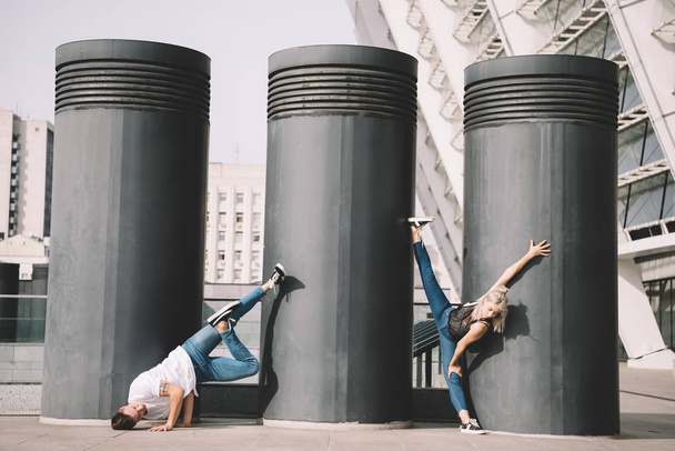 young contemporary dancers practicing on urban city street   - Fotoğraf, Görsel