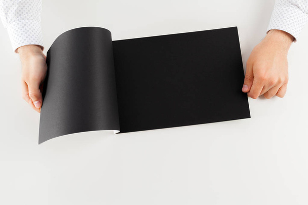 Hand holding blank opened book mock up - Foto, Imagen