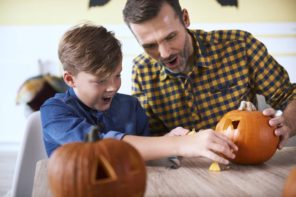 Father and son carving pumpkin  - Фото, зображення