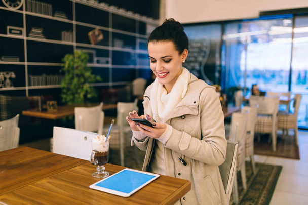 Attractive young woman using digital tablet in cafe - Φωτογραφία, εικόνα
