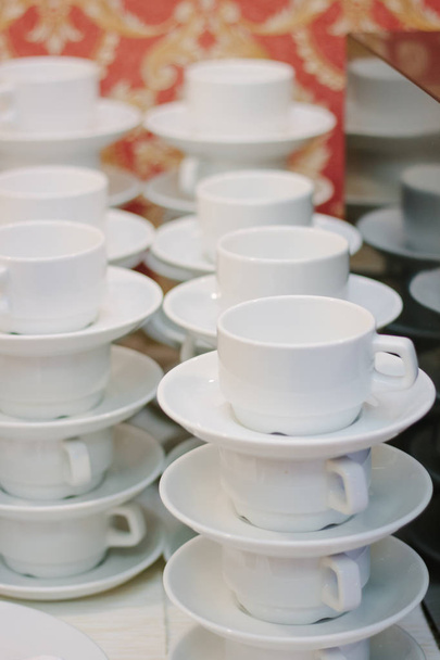 Lot of coffee cups at restaurant or cafe. - Foto, afbeelding