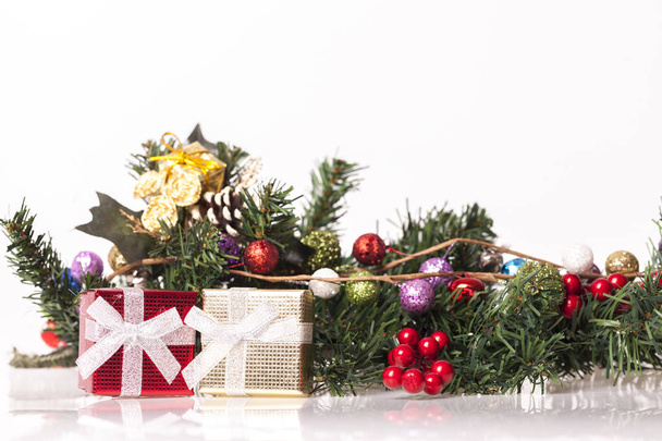 Nouvel An et décoration de Noël sur la table
 - Photo, image