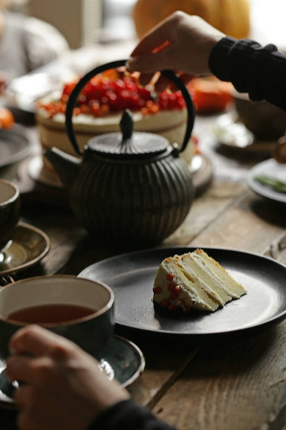 tablo, kek ve çay aile partisi - Fotoğraf, Görsel