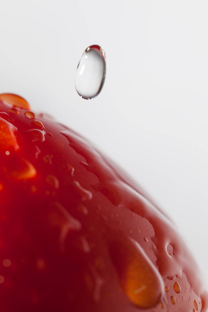 Tomatoe and water drops. - Φωτογραφία, εικόνα