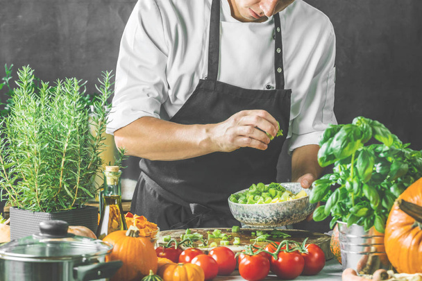Chef cook preparing vegetables in his kitchen - Valokuva, kuva