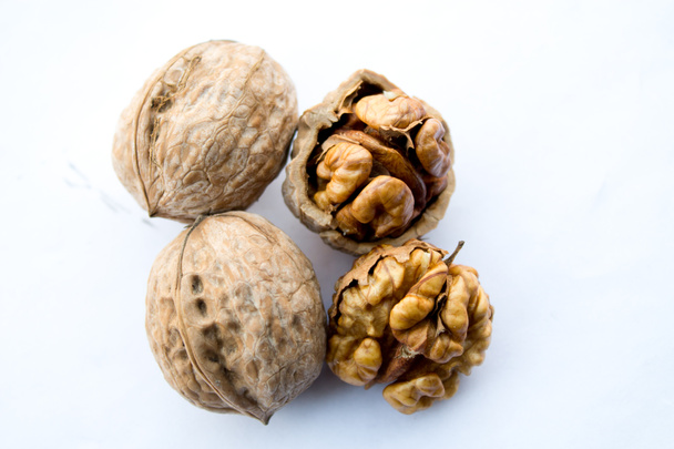 Ořechy izolované na bílém pozadí - Fotografie, Obrázek