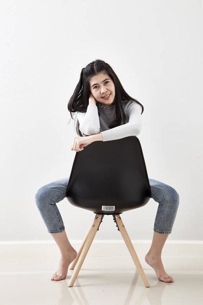 Attractive Asian girl sitting on white modern chair and relax at home. love Valentine's Day - Holiday - Foto, immagini