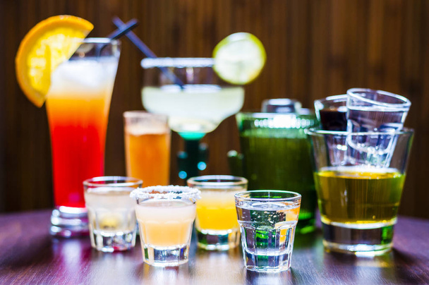 In this set of Tequila Cocktails you can find - Tequila Pie, Sunrise, Kiss, Bloody Harpoon, Red Dog and Margarita and more. - Foto, afbeelding