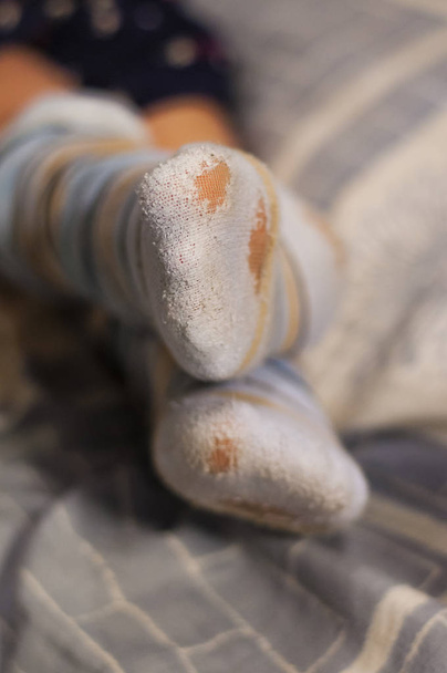 La durée de vie des chaussettes dépend de la qualité du textile, c'est-à-dire du fabricant, de votre passion pour les chaussettes, de la fréquence à laquelle vous les mettez et du destin et de la fortune, bien sûr.
 - Photo, image