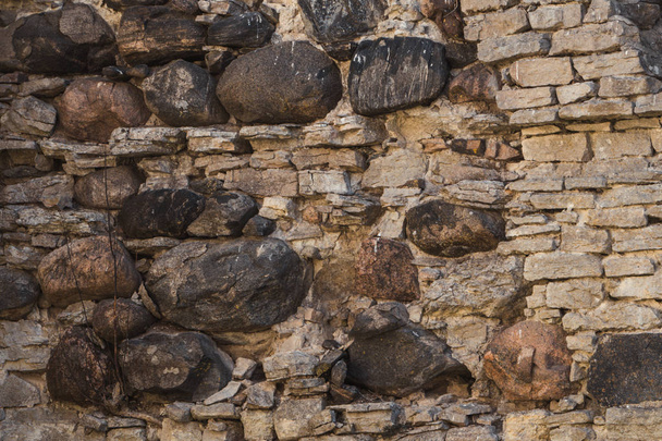 Kamień murowy dawnego klasztoru zniszczony podczas wojny w średniowieczu - Zdjęcie, obraz