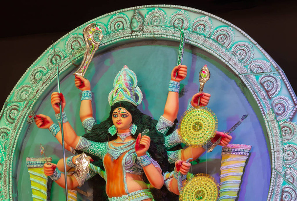 Durga Puja, zwany także Durgotsava, jest coroczny Festiwal Hindu na subkontynencie indyjskim, który szanuje bogini Durga. Jest to szczególnie popularne w West Bengal, Assam, Tripura, Bihar, Jharkhand, Odisha, Bangladesz itp. - Zdjęcie, obraz