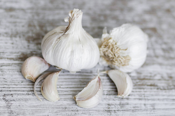 White garlic cloves over a rustic background - Foto, Imagen