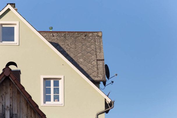 v historické město v jižním Německu střechy a anténa a podrobné architektury budov a kostelů - Fotografie, Obrázek
