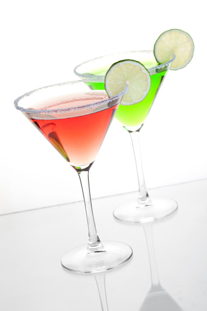 Dos cócteles de alcohol
 - Foto, imagen