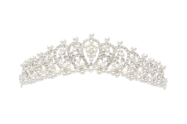 diadema de plata con diamantes y perlas aisladas en blanco
 - Foto, imagen