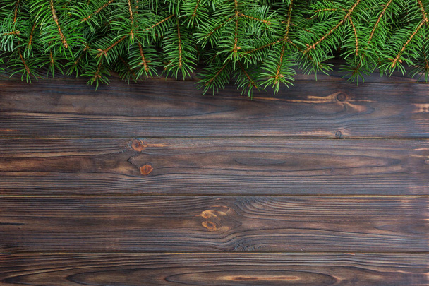 Abete di Natale su un backgrond di legno. vista dall'alto
. - Foto, immagini