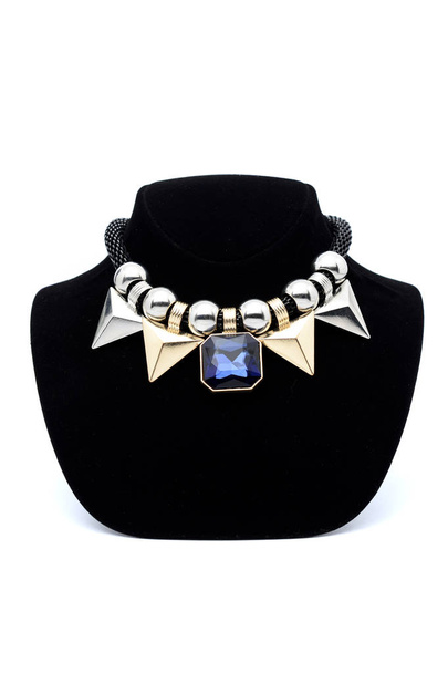 collier combiné avec les pierres précieuses et Triangle d'or
 - Photo, image