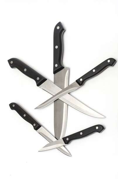 conjunto de cinco facas diferentes isoladas em branco
 - Foto, Imagem