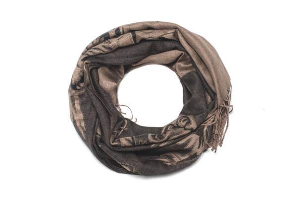 жіночий шарф з коричневим візерунком ізольований на білому
 - Фото, зображення