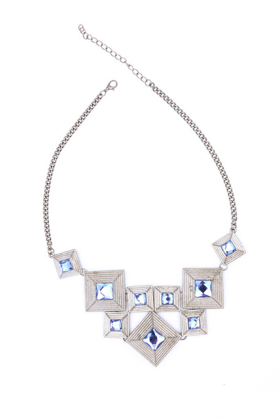 stříbrný náhrdelník s kameny izolovaných na bílém - Fotografie, Obrázek